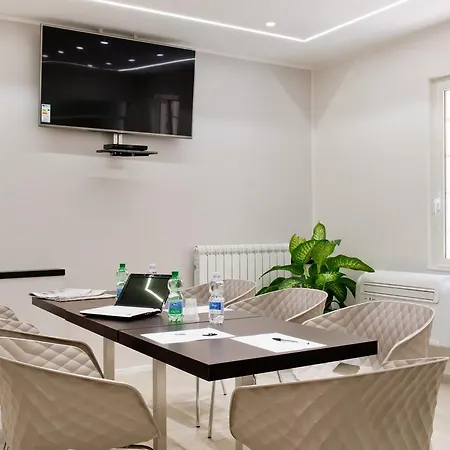 アルベルゴ マレキアーロ 2* ローマ